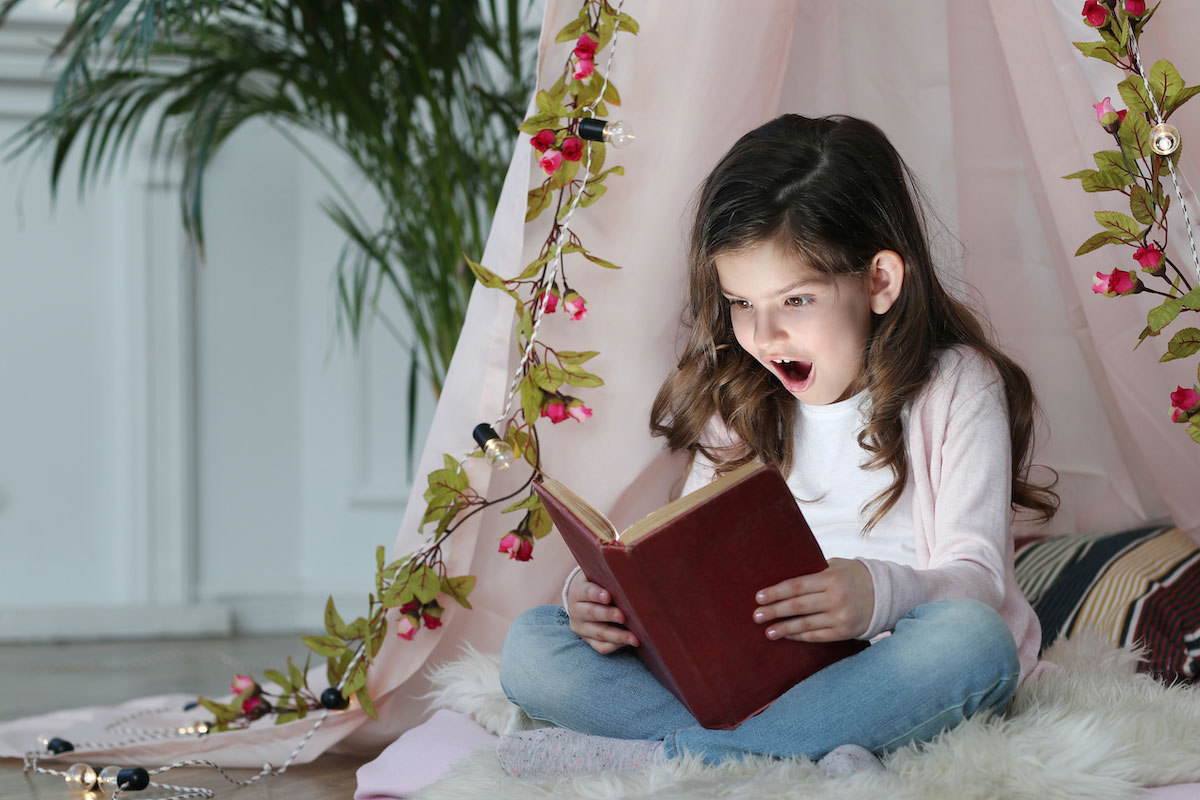 Niña Leyendo